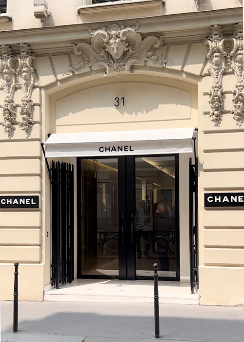 パリ1区 Ritz Le Comptoir （リッツ パリ ル・コントワール）のマドレーヌで『 エミリー、パリへ行く』な体験をした話【パリ旅行で行くべきお店】Ritz Le Comptoir（リッツ パリ ル・コントワール）があるカンボン通りはシャネル本店がある事で有名 